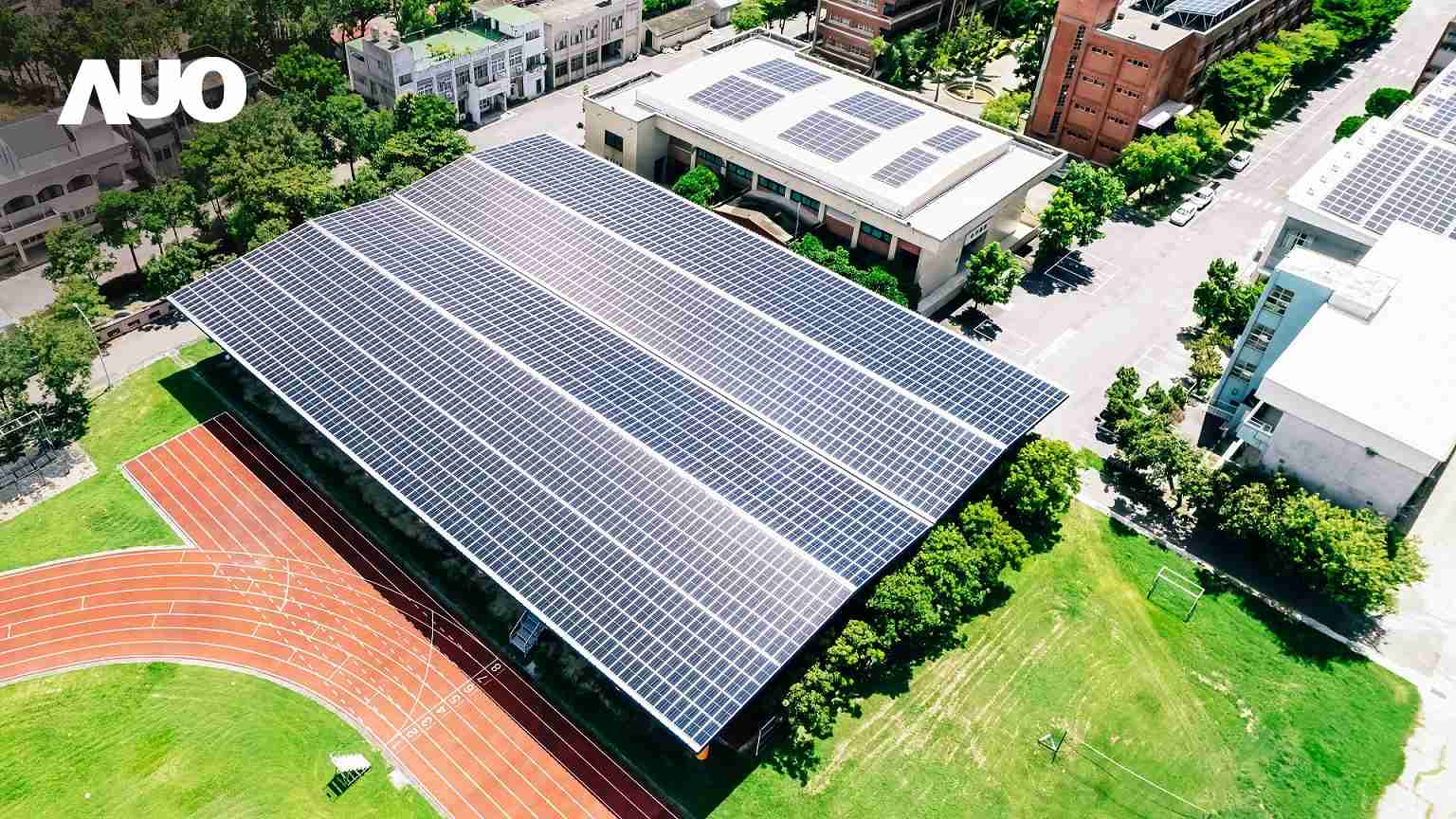 欧陆注册SunSteel光电整合型浪板具备快速安装、、、轻量化优势，，，，可提升15%发电效能，，通过国际IEC与台湾VPC认证安全、、、、防漏、、耐候标准